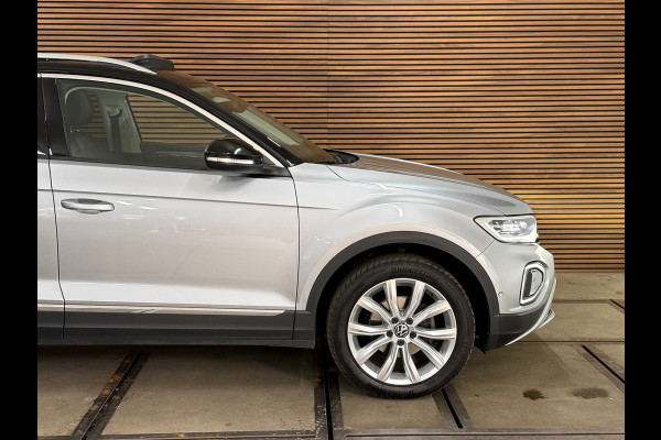 Volkswagen T-Roc 1.5 TSI Style | Panoramadak | ACC | Park Assist | LED Plus | Virtual Cockpit | Camera | 18 Inch | CarPlay