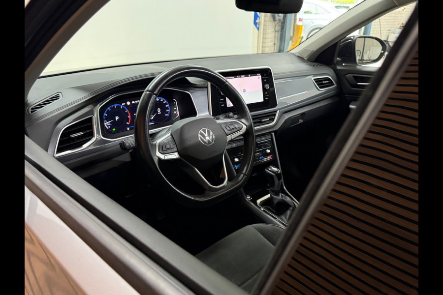 Volkswagen T-Roc 1.5 TSI Style | Panoramadak | ACC | Park Assist | LED Plus | Virtual Cockpit | Camera | 18 Inch | CarPlay