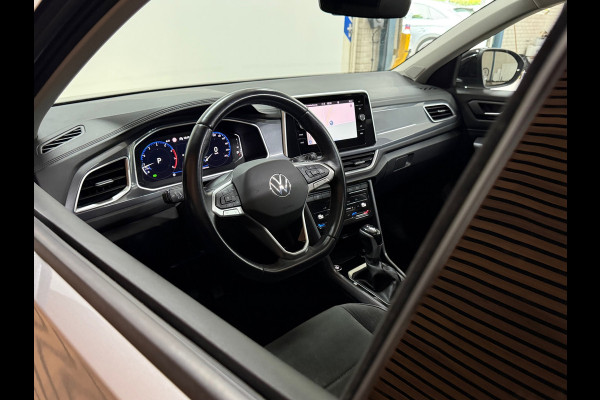 Volkswagen T-Roc 1.5 TSI Style | Panoramadak | ACC | Park Assist | LED Plus | Virtual Cockpit | Camera | 18 Inch | CarPlay