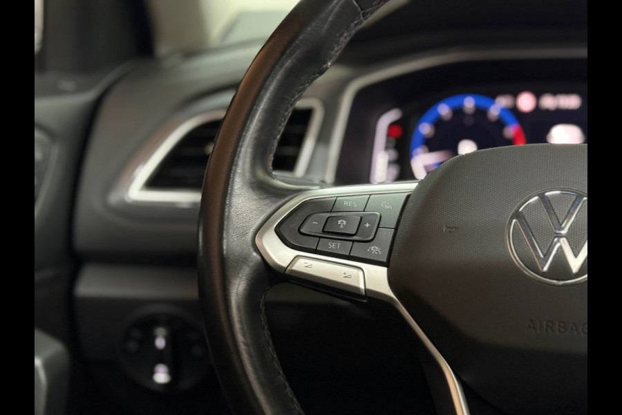 Volkswagen T-Roc 1.5 TSI Style | Panoramadak | ACC | Park Assist | LED Plus | Virtual Cockpit | Camera | 18 Inch | CarPlay