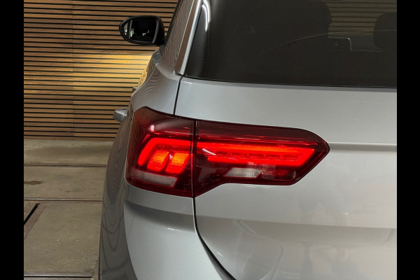 Volkswagen T-Roc 1.5 TSI Style | Panoramadak | ACC | Park Assist | LED Plus | Virtual Cockpit | Camera | 18 Inch | CarPlay