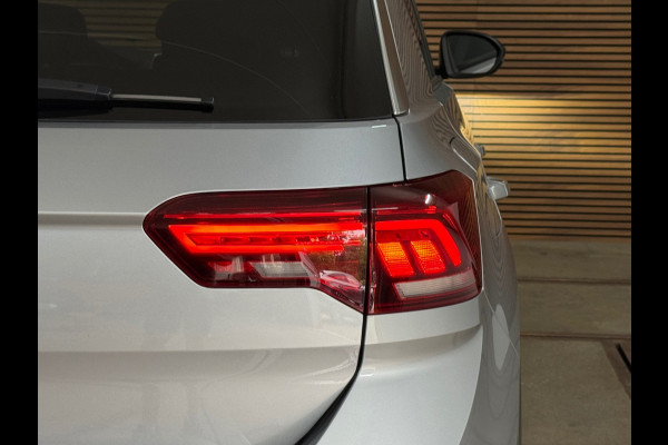 Volkswagen T-Roc 1.5 TSI Style | Panoramadak | ACC | Park Assist | LED Plus | Virtual Cockpit | Camera | 18 Inch | CarPlay