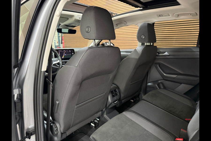 Volkswagen T-Roc 1.5 TSI Style | Panoramadak | ACC | Park Assist | LED Plus | Virtual Cockpit | Camera | 18 Inch | CarPlay