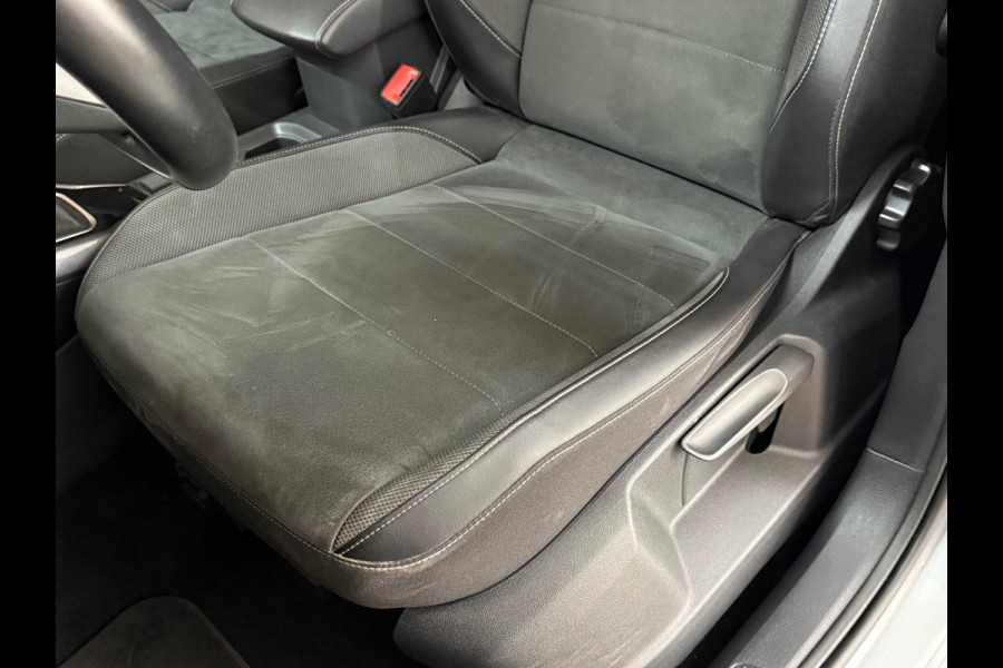 Volkswagen T-Roc 1.5 TSI Style | Panoramadak | ACC | Park Assist | LED Plus | Virtual Cockpit | Camera | 18 Inch | CarPlay