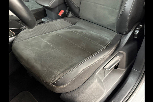 Volkswagen T-Roc 1.5 TSI Style | Panoramadak | ACC | Park Assist | LED Plus | Virtual Cockpit | Camera | 18 Inch | CarPlay