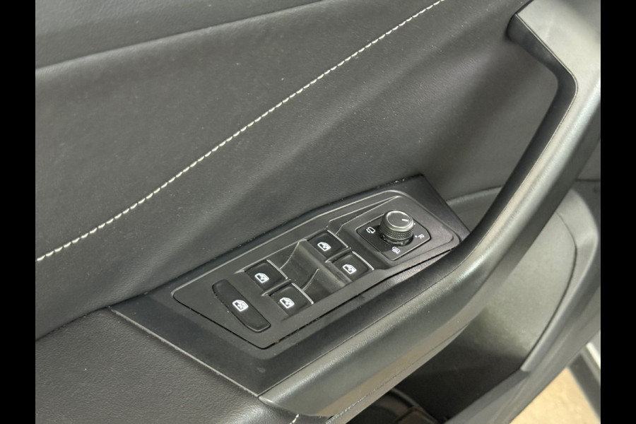 Volkswagen T-Roc 1.5 TSI Style | Panoramadak | ACC | Park Assist | LED Plus | Virtual Cockpit | Camera | 18 Inch | CarPlay