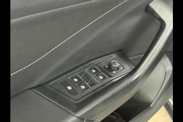 Volkswagen T-Roc 1.5 TSI Style | Panoramadak | ACC | Park Assist | LED Plus | Virtual Cockpit | Camera | 18 Inch | CarPlay