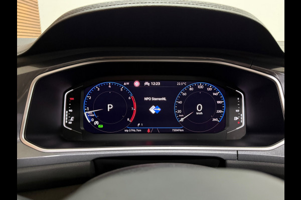 Volkswagen T-Roc 1.5 TSI Style | Panoramadak | ACC | Park Assist | LED Plus | Virtual Cockpit | Camera | 18 Inch | CarPlay
