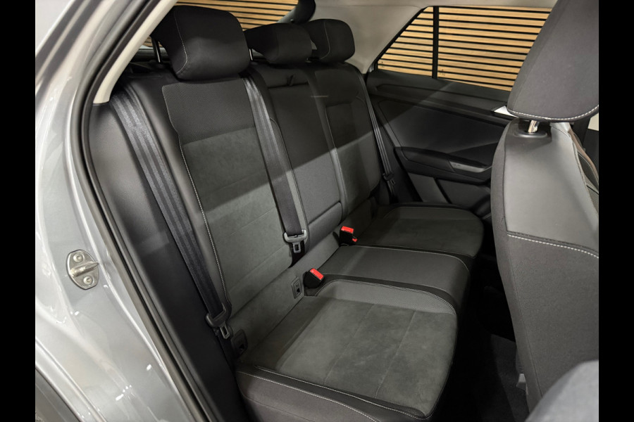 Volkswagen T-Roc 1.5 TSI Style | Panoramadak | ACC | Park Assist | LED Plus | Virtual Cockpit | Camera | 18 Inch | CarPlay
