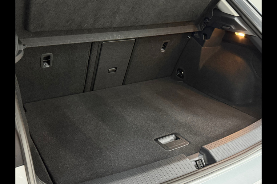 Volkswagen T-Roc 1.5 TSI Style | Panoramadak | ACC | Park Assist | LED Plus | Virtual Cockpit | Camera | 18 Inch | CarPlay