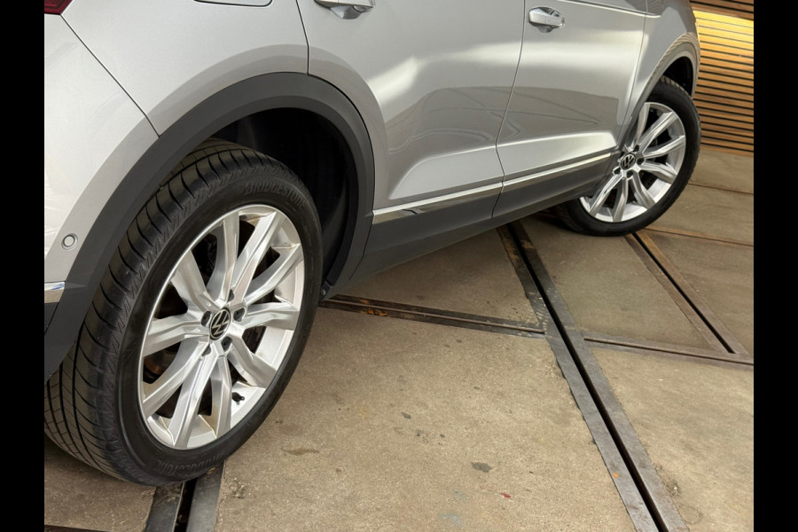 Volkswagen T-Roc 1.5 TSI Style | Panoramadak | ACC | Park Assist | LED Plus | Virtual Cockpit | Camera | 18 Inch | CarPlay