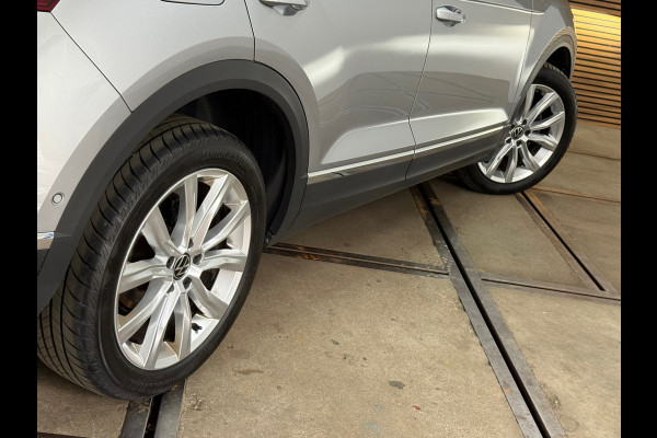 Volkswagen T-Roc 1.5 TSI Style | Panoramadak | ACC | Park Assist | LED Plus | Virtual Cockpit | Camera | 18 Inch | CarPlay