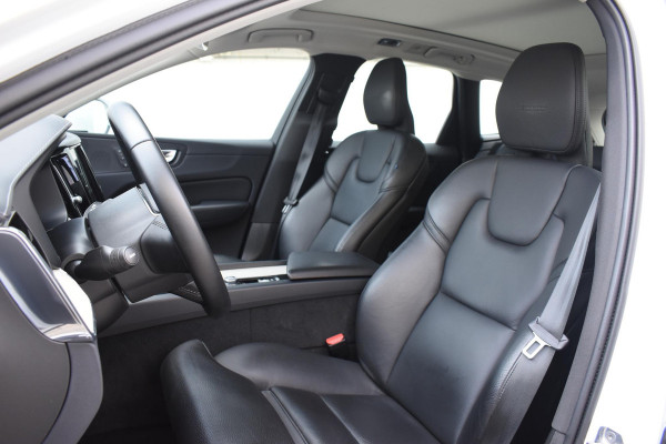 Volvo XC60 T8 390PK Automaat Plug-in hybrid AWD Inscription / Head-up display / Elektrisch glazen panoramisch schuifdak / Achteruitrijcamera / Elektrisch bedienbare voorstoelen met geheugen / Verwarmbare stoelen / Keyless entry / Elektrische achterklep