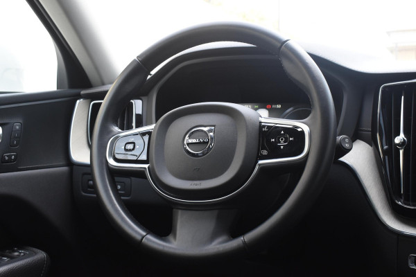 Volvo XC60 T8 390PK Automaat Plug-in hybrid AWD Inscription / Head-up display / Elektrisch glazen panoramisch schuifdak / Achteruitrijcamera / Elektrisch bedienbare voorstoelen met geheugen / Verwarmbare stoelen / Keyless entry / Elektrische achterklep