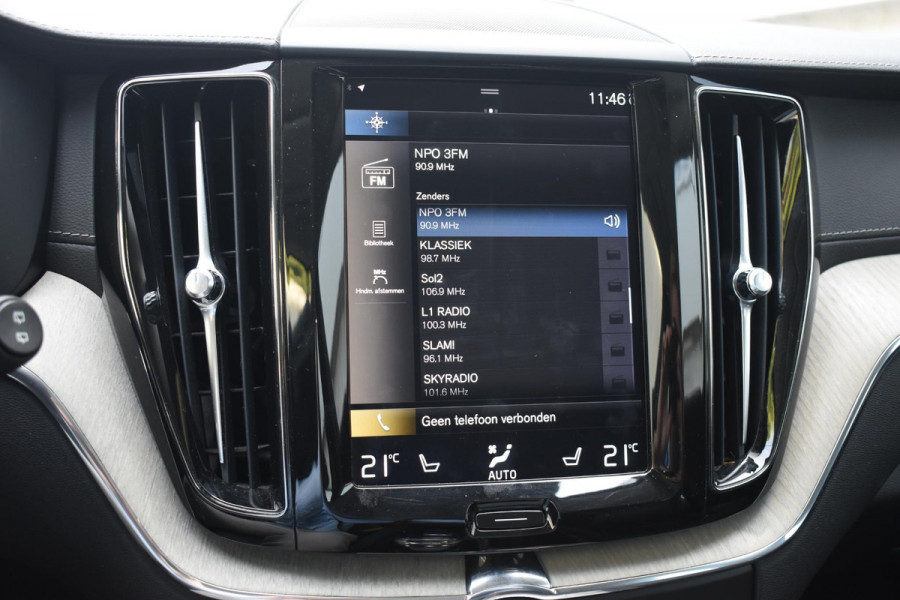 Volvo XC60 T8 390PK Automaat Plug-in hybrid AWD Inscription / Head-up display / Elektrisch glazen panoramisch schuifdak / Achteruitrijcamera / Elektrisch bedienbare voorstoelen met geheugen / Verwarmbare stoelen / Keyless entry / Elektrische achterklep