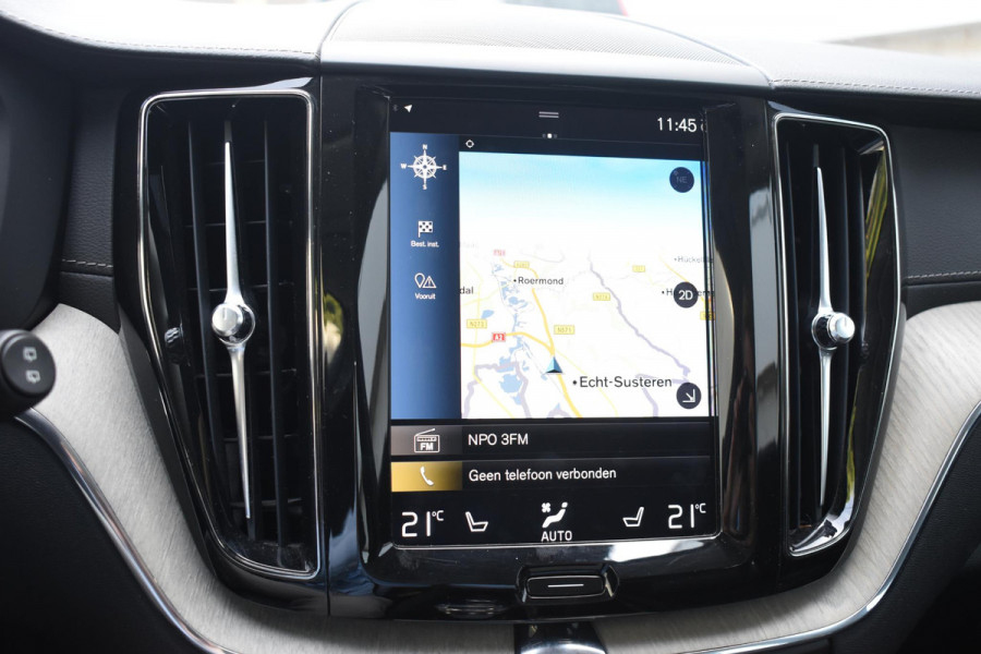 Volvo XC60 T8 390PK Automaat Plug-in hybrid AWD Inscription / Head-up display / Elektrisch glazen panoramisch schuifdak / Achteruitrijcamera / Elektrisch bedienbare voorstoelen met geheugen / Verwarmbare stoelen / Keyless entry / Elektrische achterklep