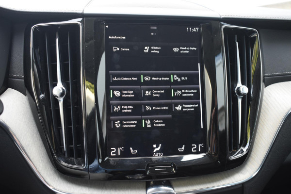 Volvo XC60 T8 390PK Automaat Plug-in hybrid AWD Inscription / Head-up display / Elektrisch glazen panoramisch schuifdak / Achteruitrijcamera / Elektrisch bedienbare voorstoelen met geheugen / Verwarmbare stoelen / Keyless entry / Elektrische achterklep