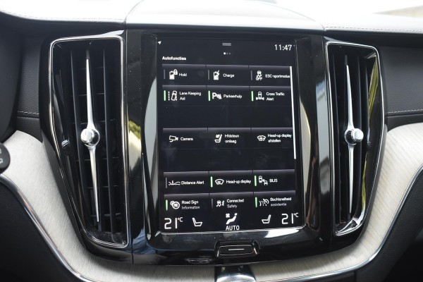 Volvo XC60 T8 390PK Automaat Plug-in hybrid AWD Inscription / Head-up display / Elektrisch glazen panoramisch schuifdak / Achteruitrijcamera / Elektrisch bedienbare voorstoelen met geheugen / Verwarmbare stoelen / Keyless entry / Elektrische achterklep