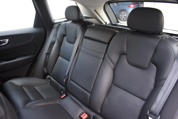 Volvo XC60 T8 390PK Automaat Plug-in hybrid AWD Inscription / Head-up display / Elektrisch glazen panoramisch schuifdak / Achteruitrijcamera / Elektrisch bedienbare voorstoelen met geheugen / Verwarmbare stoelen / Keyless entry / Elektrische achterklep