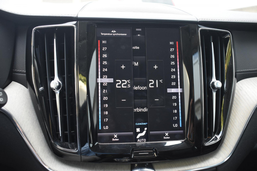 Volvo XC60 T8 390PK Automaat Plug-in hybrid AWD Inscription / Head-up display / Elektrisch glazen panoramisch schuifdak / Achteruitrijcamera / Elektrisch bedienbare voorstoelen met geheugen / Verwarmbare stoelen / Keyless entry / Elektrische achterklep