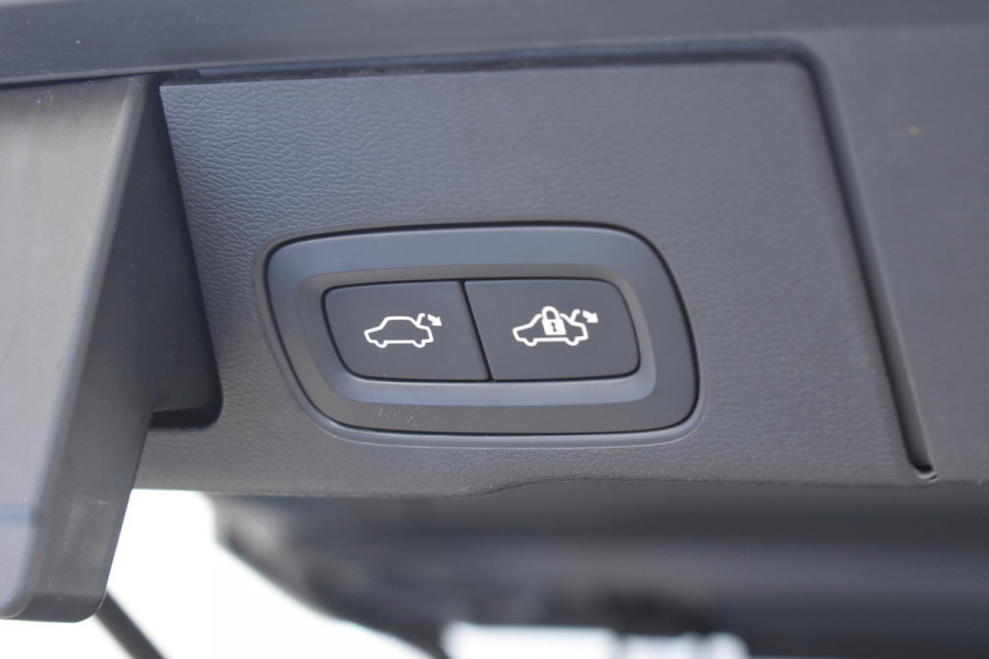 Volvo XC60 T8 390PK Automaat Plug-in hybrid AWD Inscription / Head-up display / Elektrisch glazen panoramisch schuifdak / Achteruitrijcamera / Elektrisch bedienbare voorstoelen met geheugen / Verwarmbare stoelen / Keyless entry / Elektrische achterklep