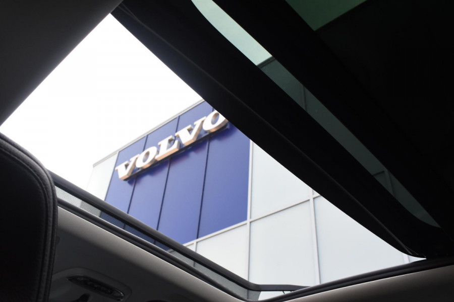 Volvo XC60 T8 390PK Automaat Plug-in hybrid AWD Inscription / Head-up display / Elektrisch glazen panoramisch schuifdak / Achteruitrijcamera / Elektrisch bedienbare voorstoelen met geheugen / Verwarmbare stoelen / Keyless entry / Elektrische achterklep