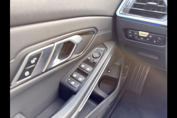 BMW 3-serie 330e M-Sport | Leer | Camera | Led | 19"|