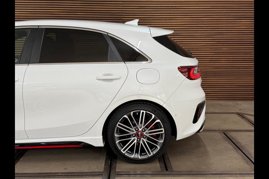 Kia Ceed 1.6 T-GDi GT | 204 PK | Alcantara | JBL | Camera | Stoelverwarming | Stuur verwarming | 18 Inch | 2019
