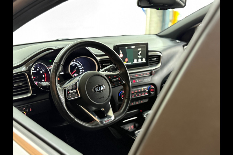 Kia Ceed 1.6 T-GDi GT | 204 PK | Alcantara | JBL | Camera | Stoelverwarming | Stuur verwarming | 18 Inch | 2019