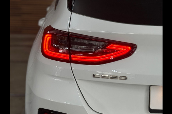 Kia Ceed 1.6 T-GDi GT | 204 PK | Alcantara | JBL | Camera | Stoelverwarming | Stuur verwarming | 18 Inch | 2019