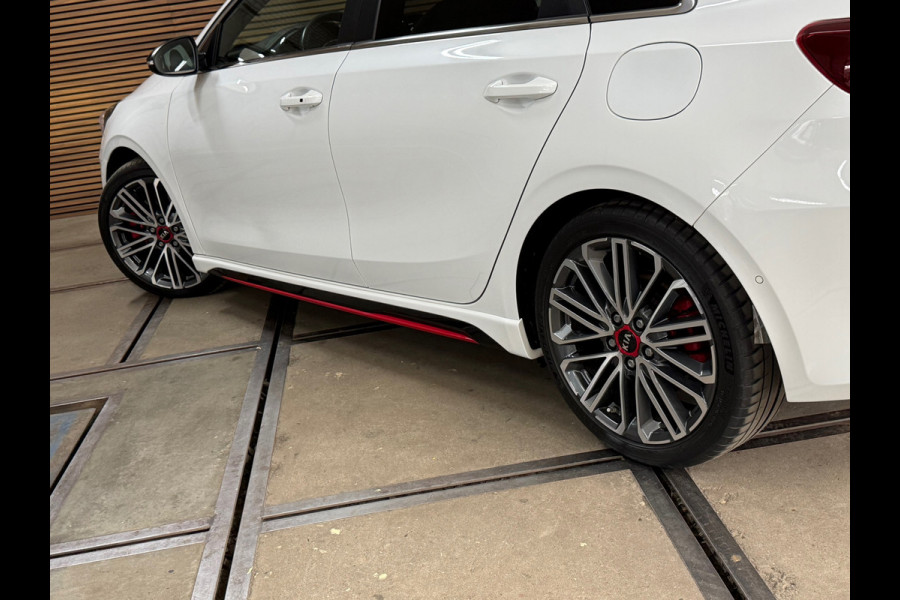 Kia Ceed 1.6 T-GDi GT | 204 PK | Alcantara | JBL | Camera | Stoelverwarming | Stuur verwarming | 18 Inch | 2019