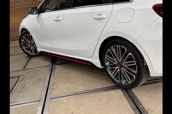 Kia Ceed 1.6 T-GDi GT | 204 PK | Alcantara | JBL | Camera | Stoelverwarming | Stuur verwarming | 18 Inch | 2019