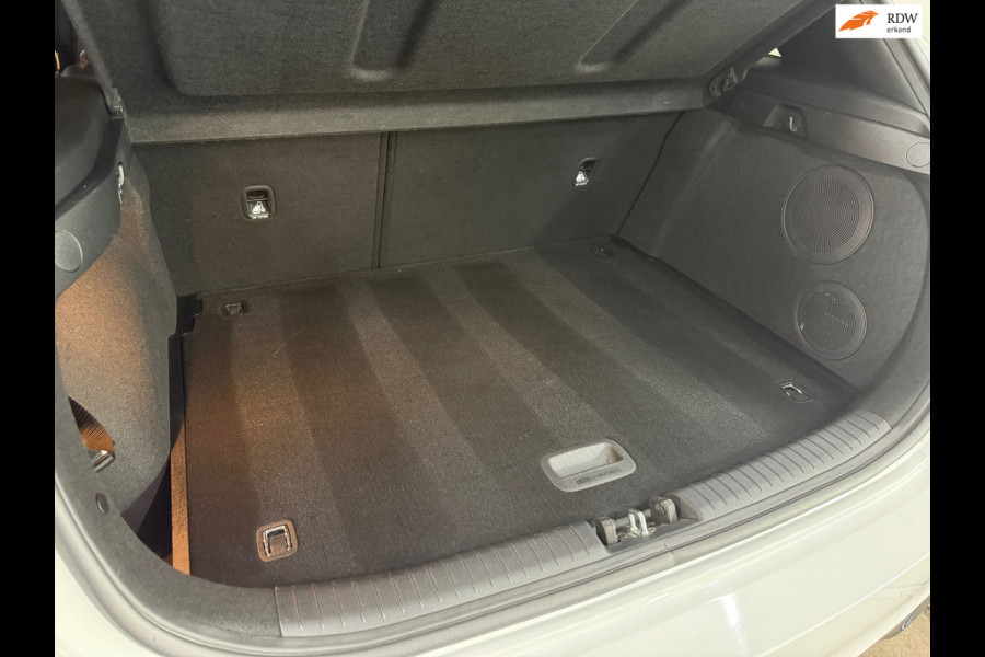 Kia Ceed 1.6 T-GDi GT | 204 PK | Alcantara | JBL | Camera | Stoelverwarming | Stuur verwarming | 18 Inch | 2019