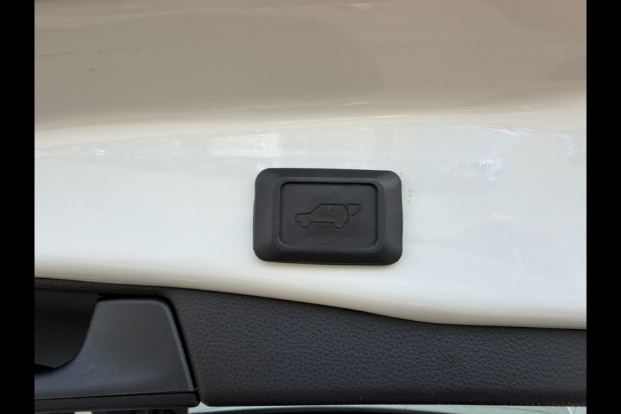 Toyota RAV4 2.5 Hybrid Bi-Tone | ACC | Parelmoer | 360* Camera | Keyless | 18 inch