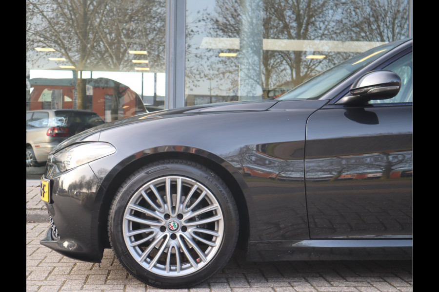 Alfa Romeo Giulia 2.0T Super Adaptive CC / Navi/ Camera /Pdc / Carplay /Stoel/Stuurverw / Automaat Gechipt 310pk - 460nm koppel