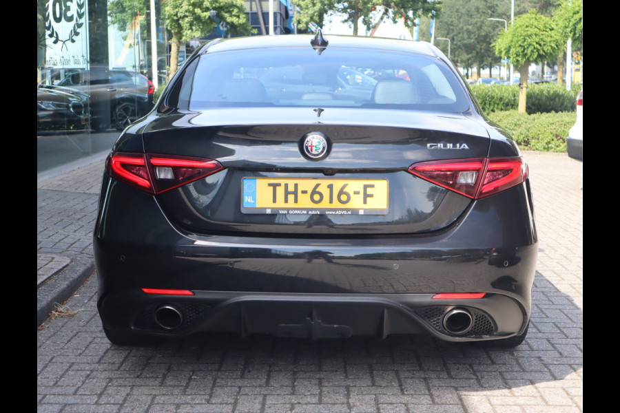 Alfa Romeo Giulia 2.0T Super Adaptive CC / Navi/ Camera /Pdc / Carplay /Stoel/Stuurverw / Automaat Gechipt 310pk - 460nm koppel