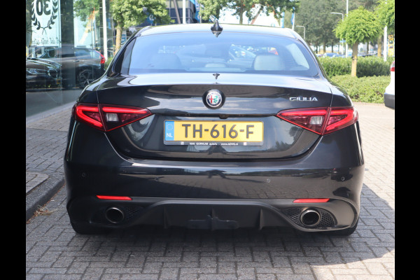 Alfa Romeo Giulia 2.0T Super Adaptive CC / Navi/ Camera /Pdc / Carplay /Stoel/Stuurverw / Automaat Gechipt 310pk - 460nm koppel