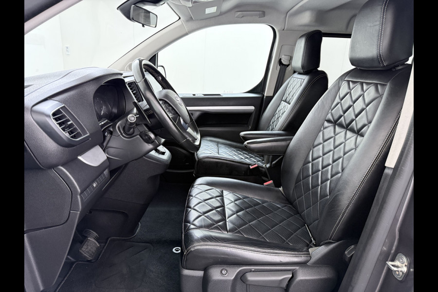 Toyota ProAce Worker L3 2.0D-4D 177PK Automaat Leder Dubbele Cabine 5-Persoons Stoelverwarming Trekhaak Camera 3D-Navi Ecc Apple Carplay Android Auto Sidebar Lmv 17" Privacy Glas Betonplex Vloer Wandbetimmering 1e Eigenaar 2.500KG Trekgewicht 400NM