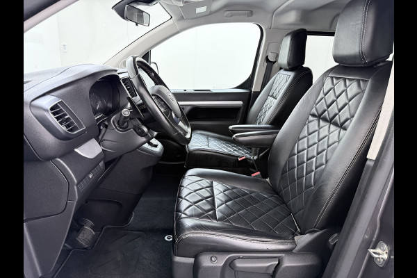 Toyota ProAce Worker L3 2.0D-4D 177PK Automaat Leder Dubbele Cabine 5-Persoons Stoelverwarming Trekhaak Camera 3D-Navi Ecc Apple Carplay Android Auto Sidebar Lmv 17" Privacy Glas Betonplex Vloer Wandbetimmering 1e Eigenaar 2.500KG Trekgewicht 400NM