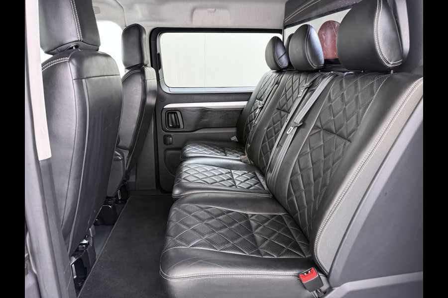 Toyota ProAce Worker L3 2.0D-4D 177PK Automaat Leder Dubbele Cabine 5-Persoons Stoelverwarming Trekhaak Camera 3D-Navi Ecc Apple Carplay Android Auto Sidebar Lmv 17" Privacy Glas Betonplex Vloer Wandbetimmering 1e Eigenaar 2.500KG Trekgewicht 400NM