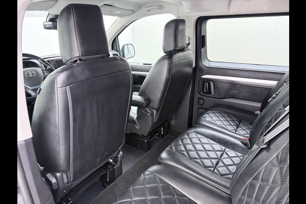Toyota ProAce Worker L3 2.0D-4D 177PK Automaat Leder Dubbele Cabine 5-Persoons Stoelverwarming Trekhaak Camera 3D-Navi Ecc Apple Carplay Android Auto Sidebar Lmv 17" Privacy Glas Betonplex Vloer Wandbetimmering 1e Eigenaar 2.500KG Trekgewicht 400NM