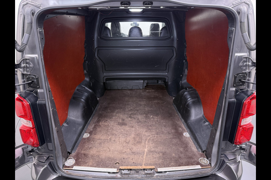 Toyota ProAce Worker L3 2.0D-4D 177PK Automaat Leder Dubbele Cabine 5-Persoons Stoelverwarming Trekhaak Camera 3D-Navi Ecc Apple Carplay Android Auto Sidebar Lmv 17" Privacy Glas Betonplex Vloer Wandbetimmering 1e Eigenaar 2.500KG Trekgewicht 400NM