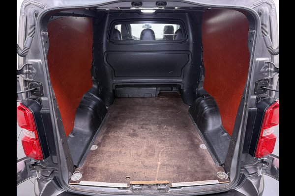 Toyota ProAce Worker L3 2.0D-4D 177PK Automaat Leder Dubbele Cabine 5-Persoons Stoelverwarming Trekhaak Camera 3D-Navi Ecc Apple Carplay Android Auto Sidebar Lmv 17" Privacy Glas Betonplex Vloer Wandbetimmering 1e Eigenaar 2.500KG Trekgewicht 400NM
