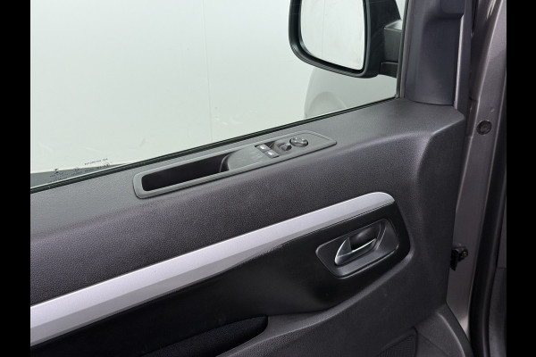 Toyota ProAce Worker L3 2.0D-4D 177PK Automaat Leder Dubbele Cabine 5-Persoons Stoelverwarming Trekhaak Camera 3D-Navi Ecc Apple Carplay Android Auto Sidebar Lmv 17" Privacy Glas Betonplex Vloer Wandbetimmering 1e Eigenaar 2.500KG Trekgewicht 400NM