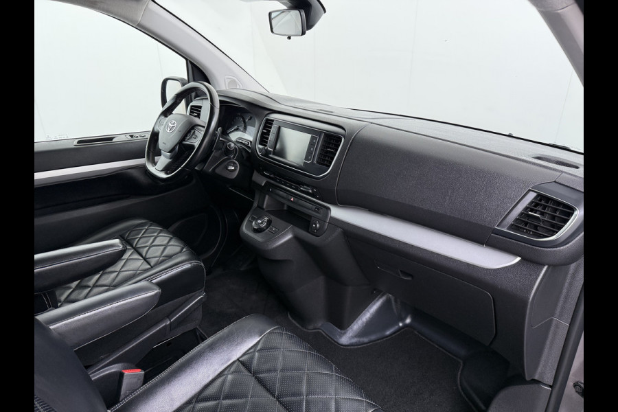 Toyota ProAce Worker L3 2.0D-4D 177PK Automaat Leder Dubbele Cabine 5-Persoons Stoelverwarming Trekhaak Camera 3D-Navi Ecc Apple Carplay Android Auto Sidebar Lmv 17" Privacy Glas Betonplex Vloer Wandbetimmering 1e Eigenaar 2.500KG Trekgewicht 400NM