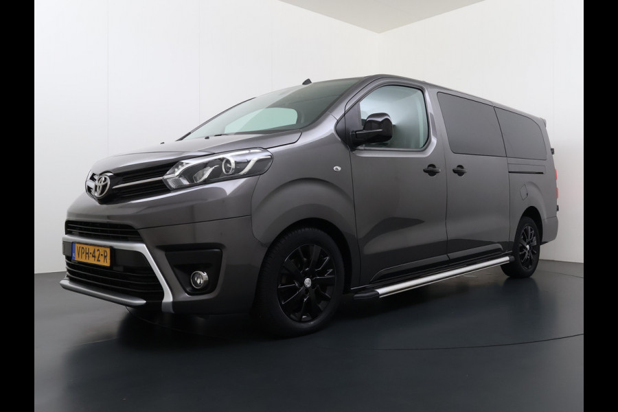 Toyota ProAce Worker L3 2.0D-4D 177PK Automaat Leder Dubbele Cabine 5-Persoons Stoelverwarming Trekhaak Camera 3D-Navi Ecc Apple Carplay Android Auto Sidebar Lmv 17" Privacy Glas Betonplex Vloer Wandbetimmering 1e Eigenaar 2.500KG Trekgewicht 400NM