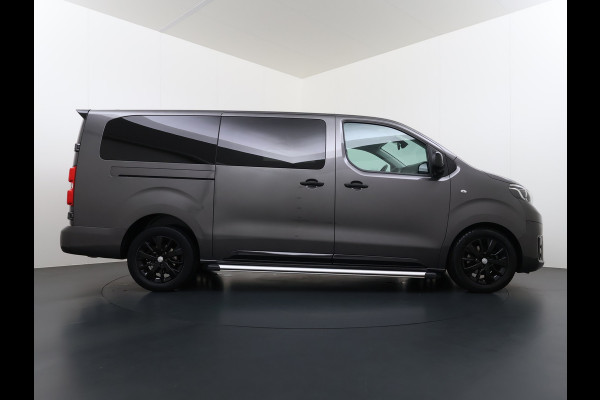 Toyota ProAce Worker L3 2.0D-4D 177PK Automaat Leder Dubbele Cabine 5-Persoons Stoelverwarming Trekhaak Camera 3D-Navi Ecc Apple Carplay Android Auto Sidebar Lmv 17" Privacy Glas Betonplex Vloer Wandbetimmering 1e Eigenaar 2.500KG Trekgewicht 400NM