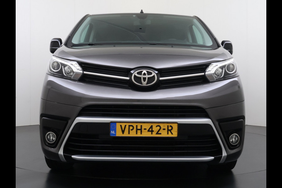 Toyota ProAce Worker L3 2.0D-4D 177PK Automaat Leder Dubbele Cabine 5-Persoons Stoelverwarming Trekhaak Camera 3D-Navi Ecc Apple Carplay Android Auto Sidebar Lmv 17" Privacy Glas Betonplex Vloer Wandbetimmering 1e Eigenaar 2.500KG Trekgewicht 400NM