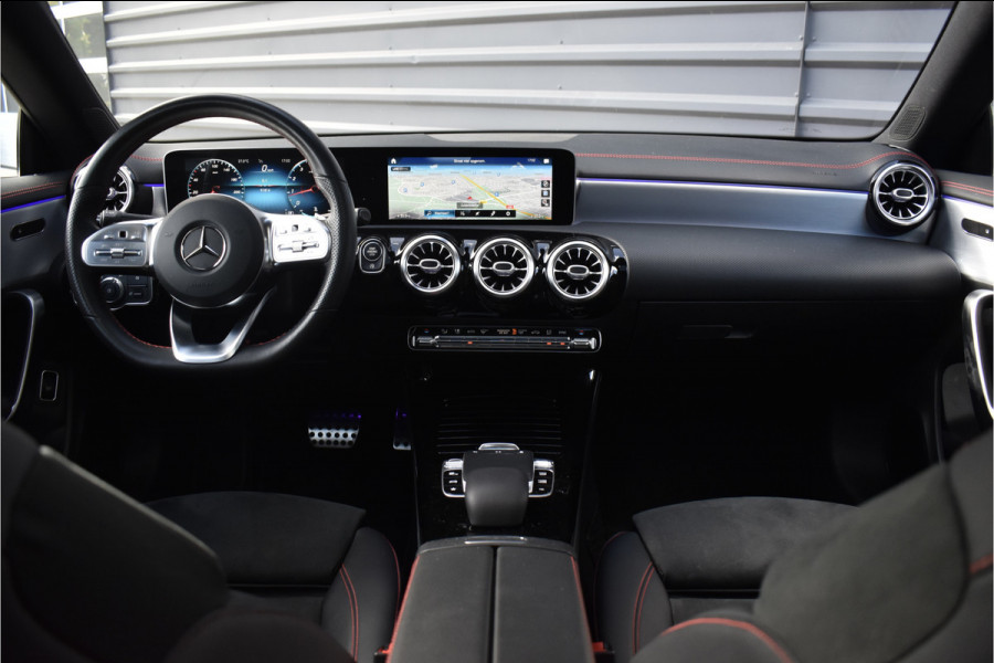 Mercedes-Benz CLA-Klasse 200 AMG Line | Panorama | Sfeerverlichting |  Widescreen Cockpit | Stoelverwarming |