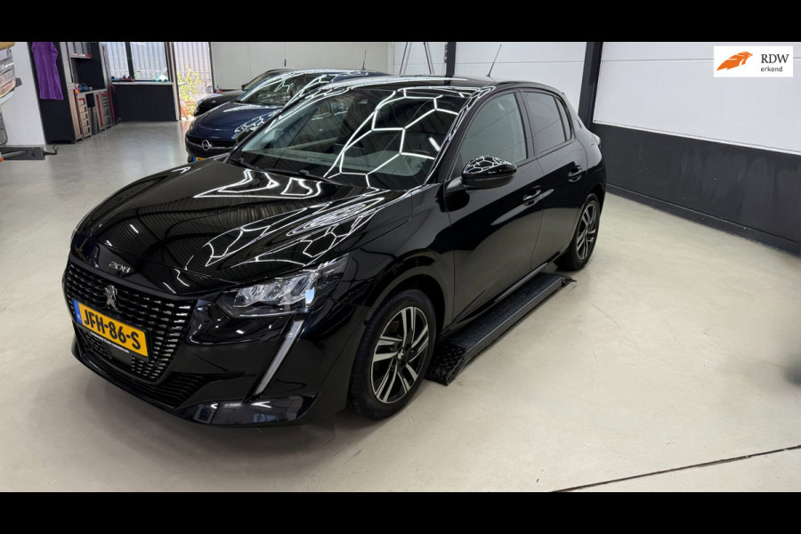 Peugeot 208 1.2 Allure panorama, 3D virtual display, Apple carplay cruise control